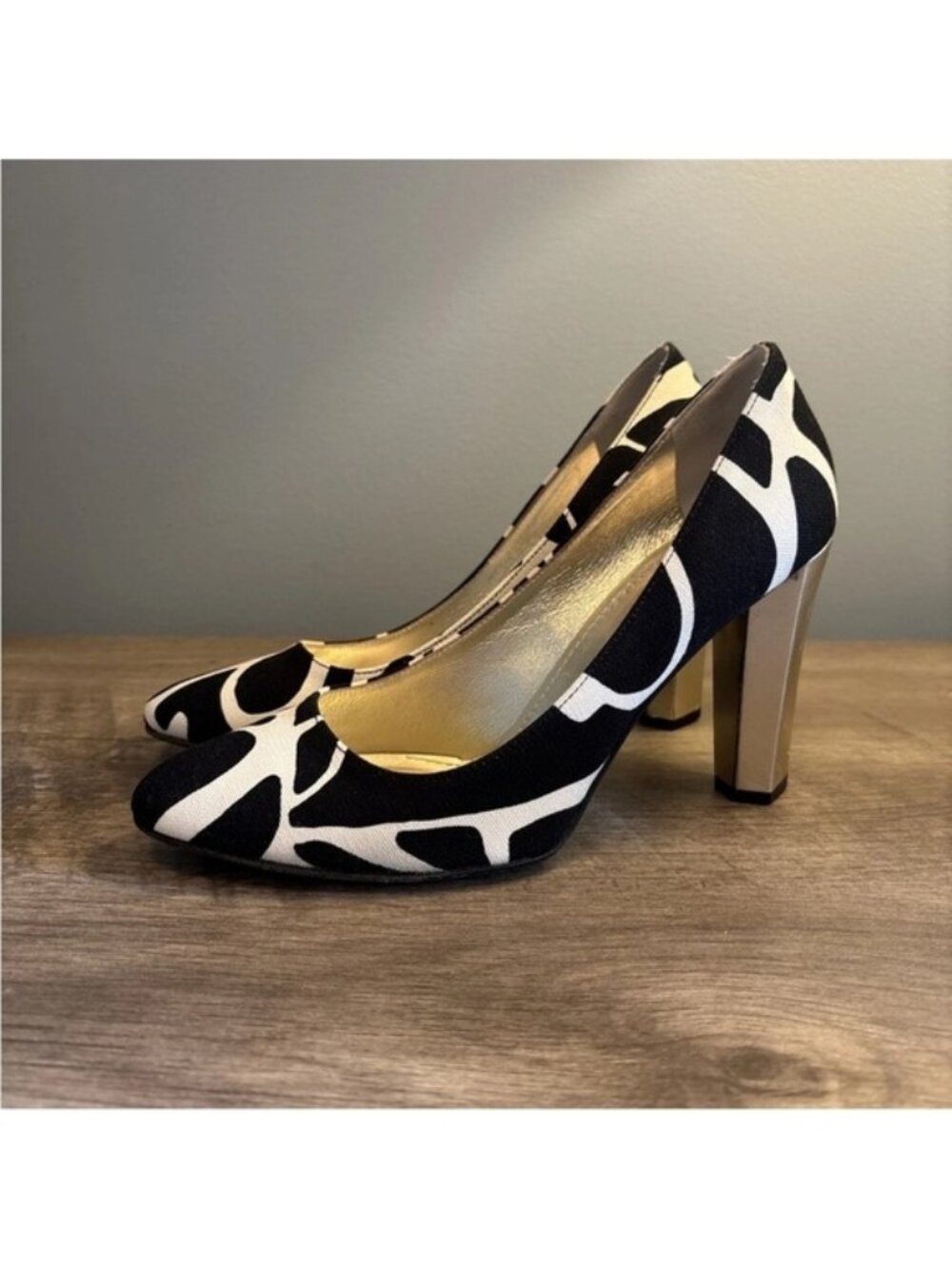 Diane Von Furstenberg Women's Black White Print Pump Heels Shoes Gold Heel 7M